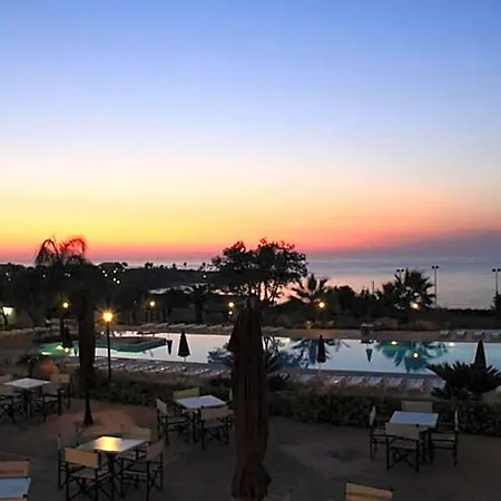Hotel Villaggio Club Dolomiti Sul Mare